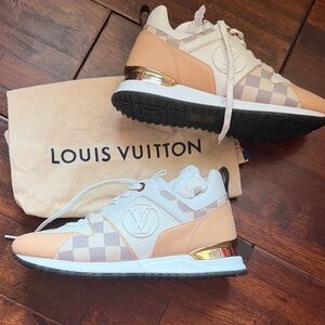 Louis Vuitton Beige & White Checker Runner run away Sneakers